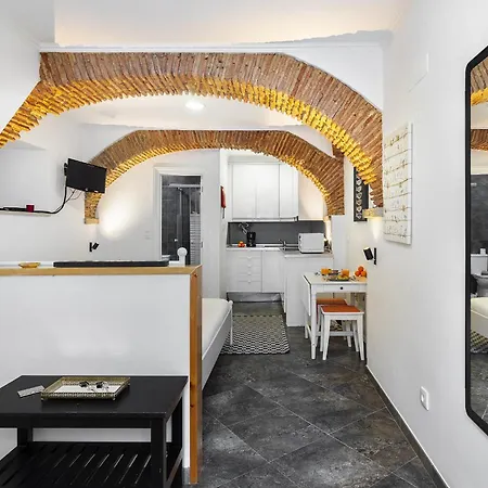 Whome Cozy Alfama Haven: Perfect For Exploring Lissabon